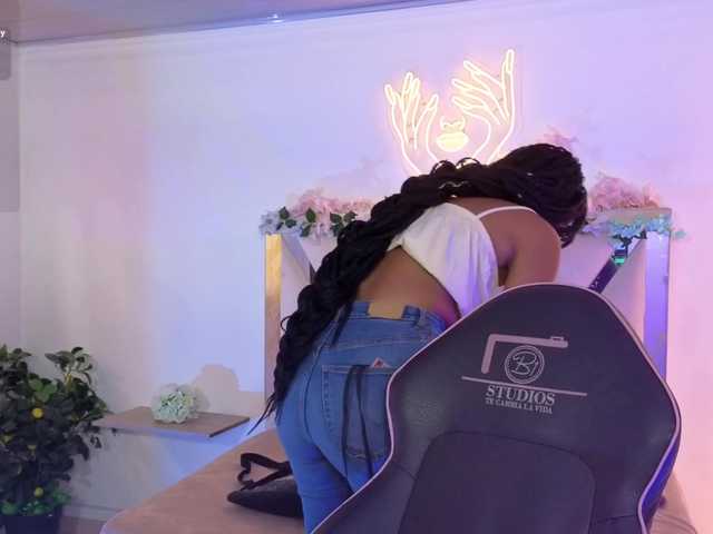 cristalbroke-tay live cam on BongaCams