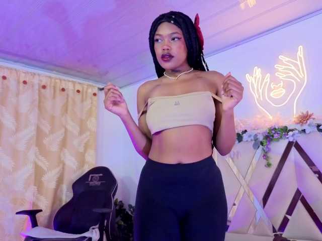 cristalbroke-tay live cam on BongaCams