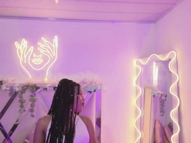 cristalbroke-tay live cam on BongaCams