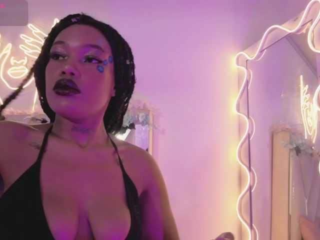 cristalbroke-tay live cam on BongaCams