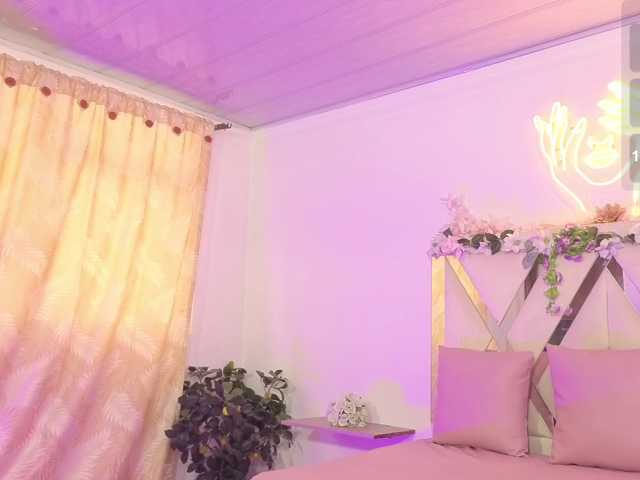 cristalbroke-tay live cam on BongaCams