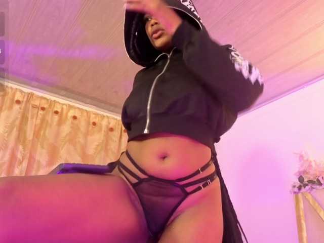 cristalbroke-tay live cam on BongaCams
