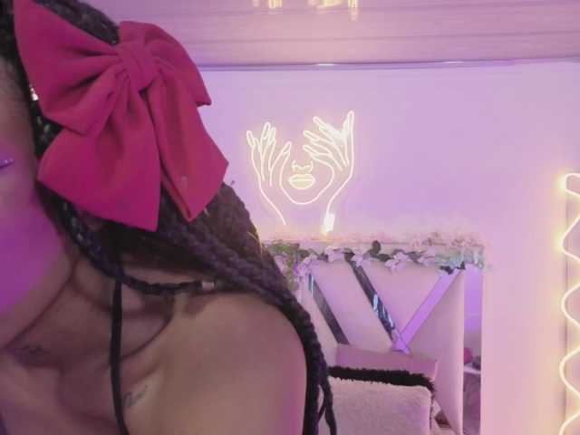 cristalbroke-tay live cam on BongaCams