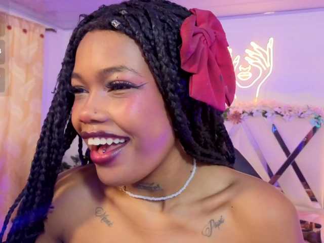 cristalbroke-tay live cam on BongaCams
