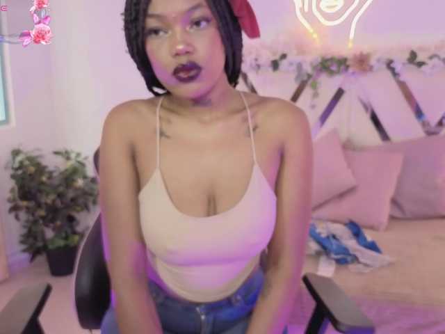 cristalbroke-tay live cam on BongaCams
