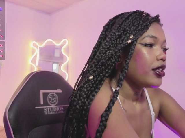 cristalbroke-tay live cam on BongaCams