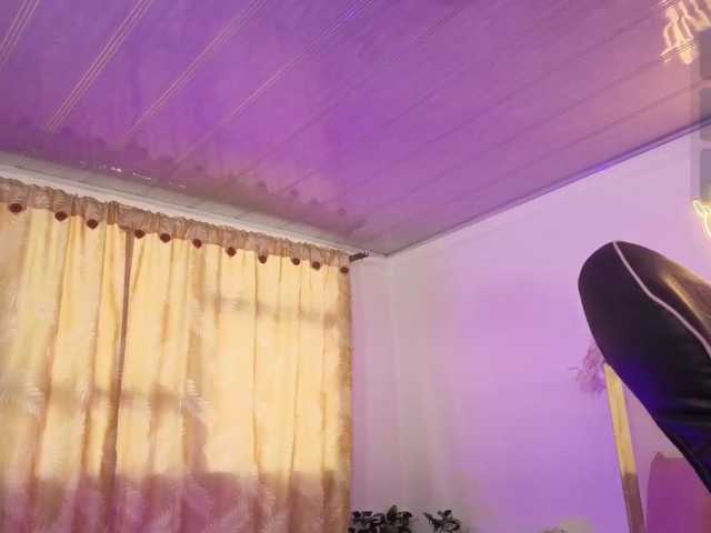 cristalbroke-tay live cam on BongaCams