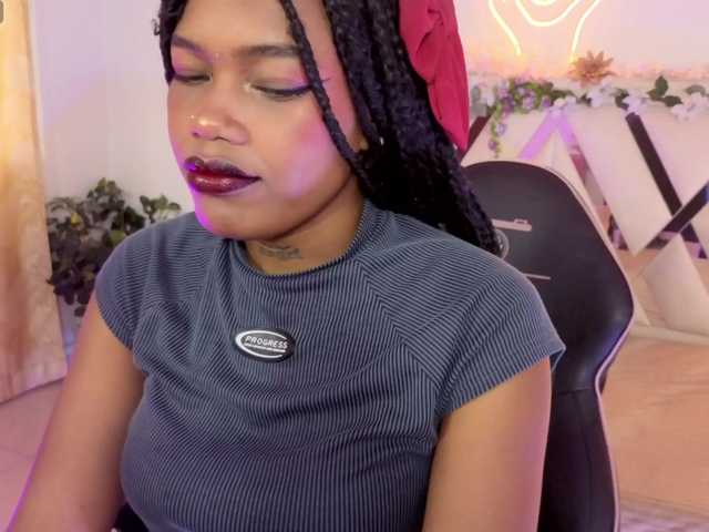 cristalbroke-tay live cam on BongaCams