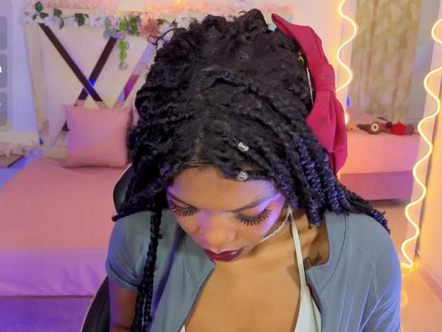 cristalbroke-tay live cam on BongaCams