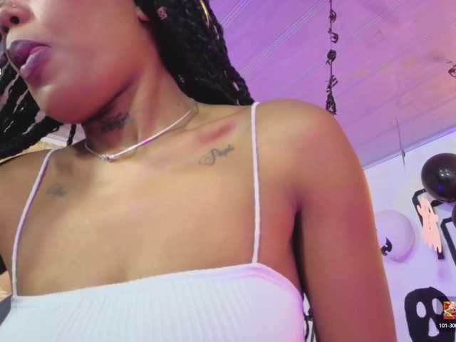 cristalbroke-tay live cam on BongaCams