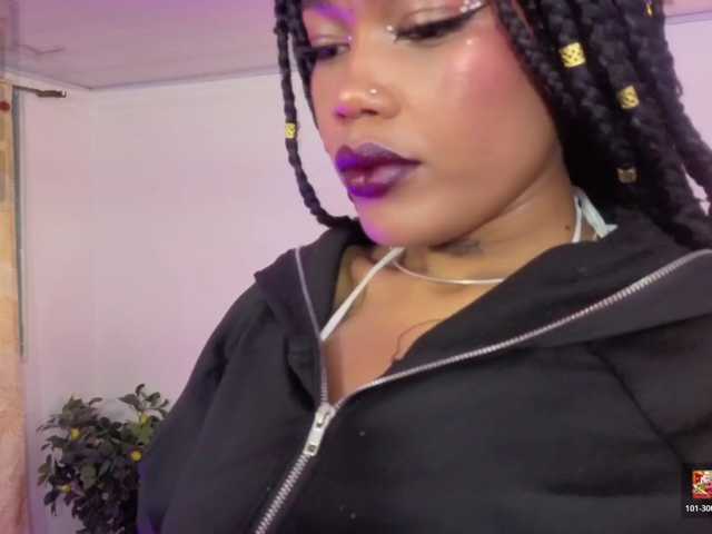 cristalbroke-tay live cam on BongaCams