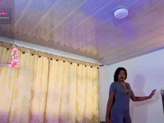 cristalbroke-tay live cam on BongaCams
