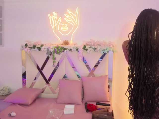 cristalbroke-tay live cam on BongaCams