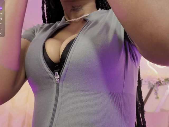 cristalbroke-tay live cam on BongaCams