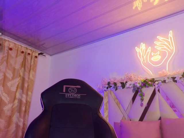 cristalbroke-tay live cam on BongaCams