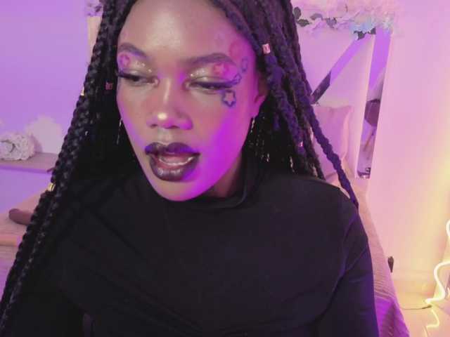 cristalbroke-tay live cam on BongaCams
