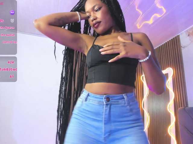 cristalbroke-tay live cam on BongaCams