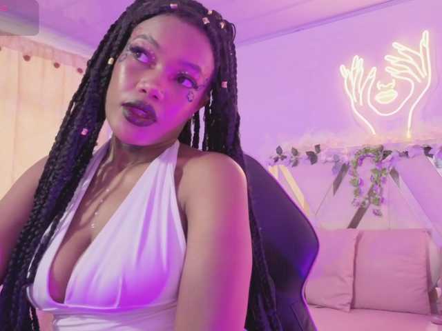 cristalbroke-tay live cam on BongaCams