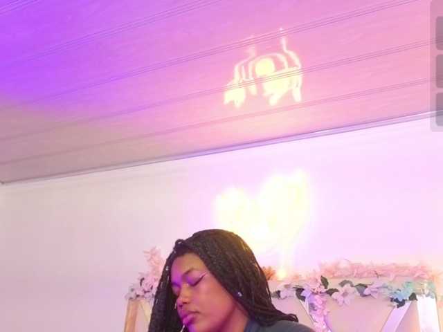 cristalbroke-tay live cam on BongaCams