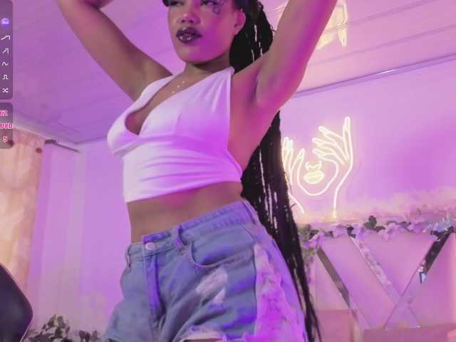 cristalbroke-tay live cam on BongaCams