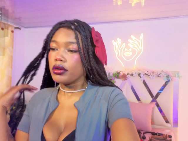 cristalbroke-tay live cam on BongaCams
