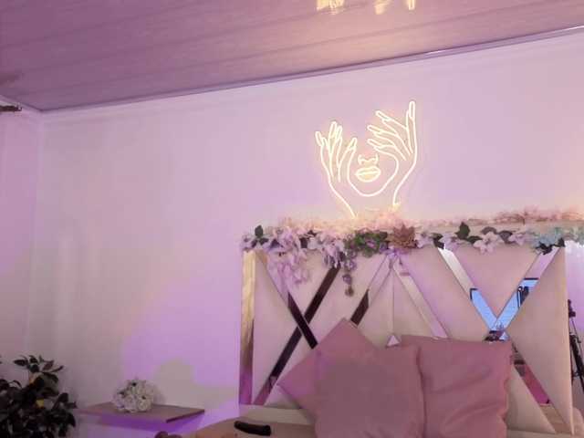 cristalbroke-tay live cam on BongaCams