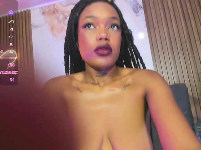 cristalbroke-tay live cam on BongaCams