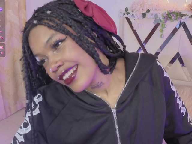 cristalbroke-tay live cam on BongaCams