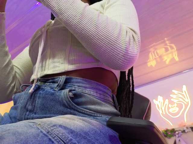 cristalbroke-tay live cam on BongaCams