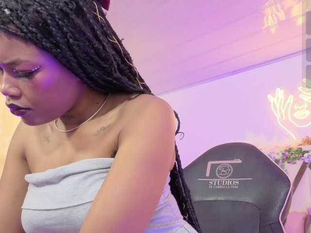 cristalbroke-tay live cam on BongaCams