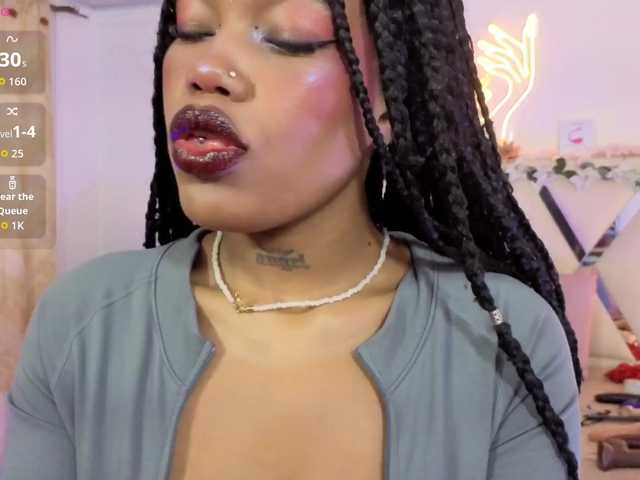 cristalbroke-tay live cam on BongaCams