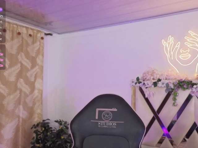cristalbroke-tay live cam on BongaCams