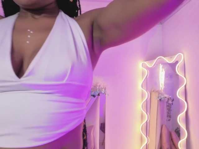 cristalbroke-tay live cam on BongaCams