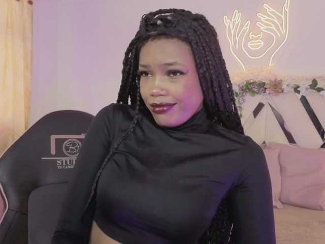 cristalbroke-tay live cam on BongaCams