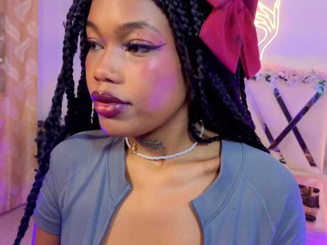 cristalbroke-tay live cam on BongaCams