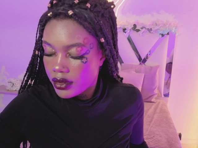 cristalbroke-tay live cam on BongaCams