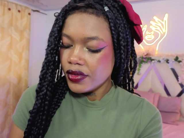 cristalbroke-tay live cam on BongaCams