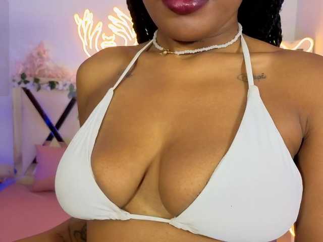 cristalbroke-tay live cam on BongaCams