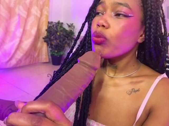cristalbroke-tay live cam on BongaCams