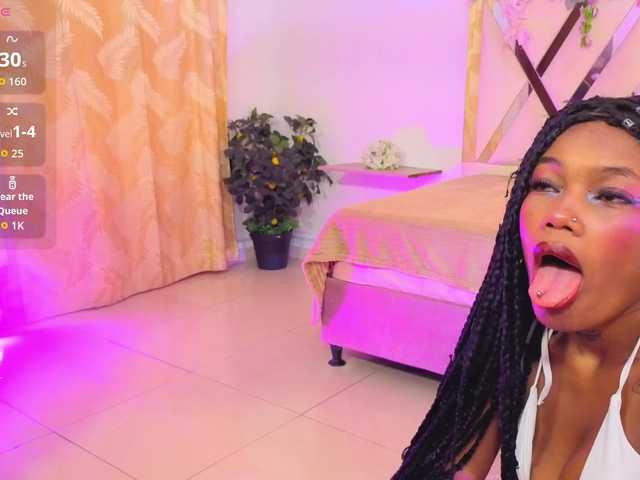 cristalbroke-tay live cam on BongaCams