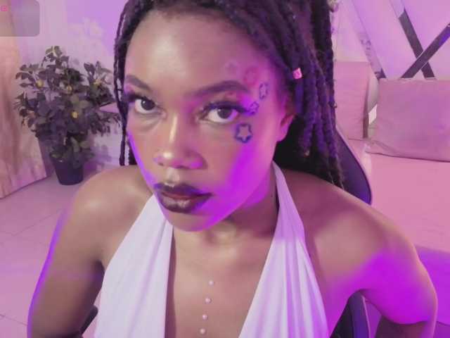 cristalbroke-tay live cam on BongaCams