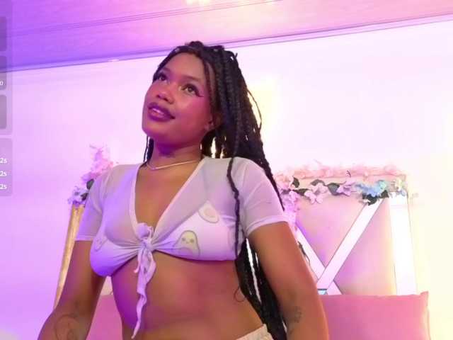 cristalbroke-tay live cam on BongaCams