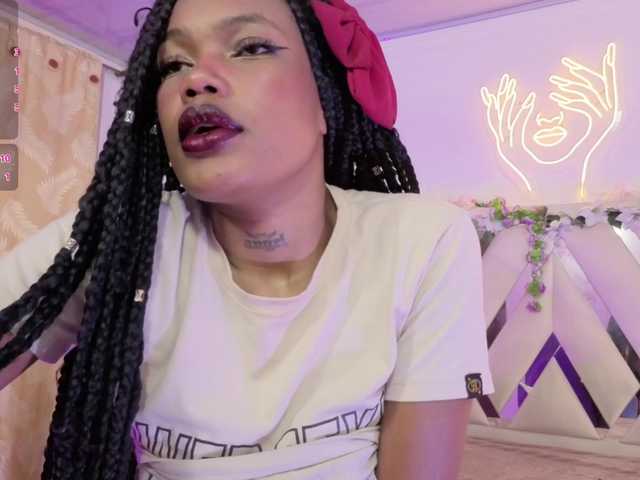 cristalbroke-tay live cam on BongaCams
