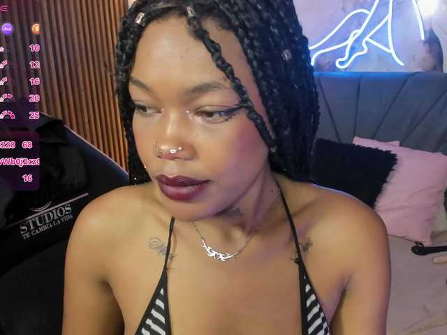 cristalbroke-tay live cam on BongaCams