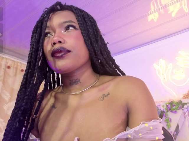 cristalbroke-tay live cam on BongaCams