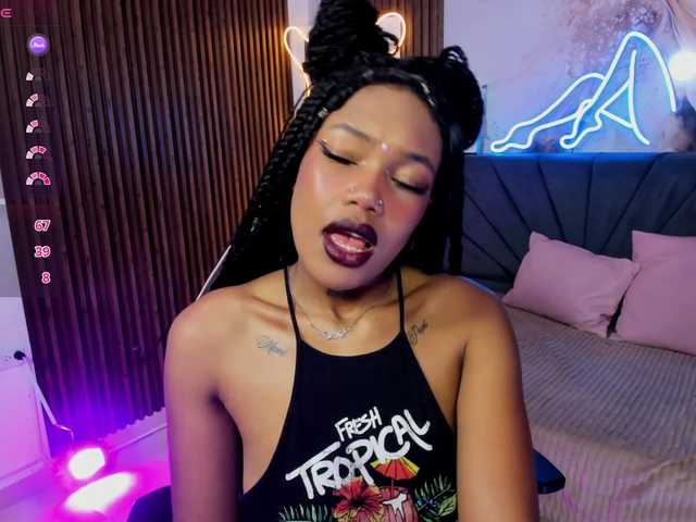 cristalbroke-tay live cam on BongaCams