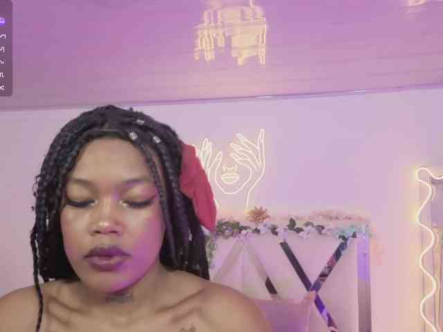 cristalbroke-tay's live room