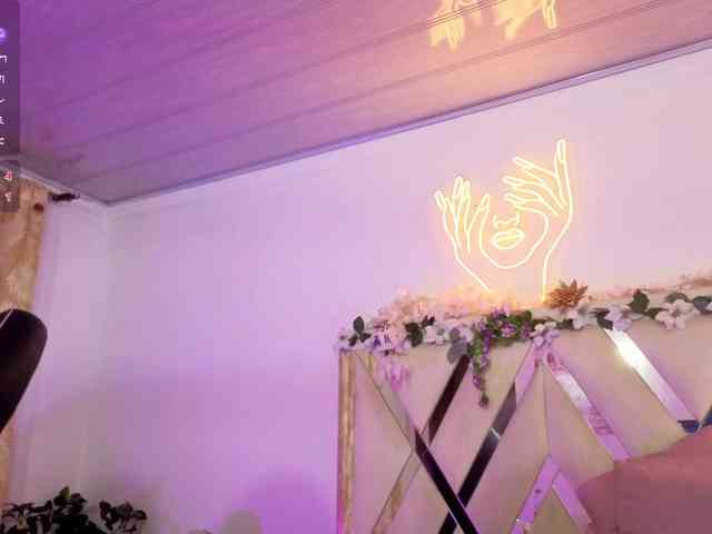 cristalbroke-tay's live room