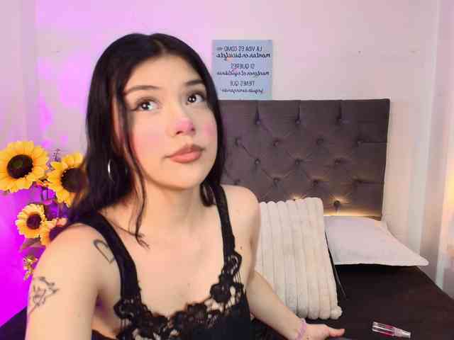 EmilyandTripsy webcam