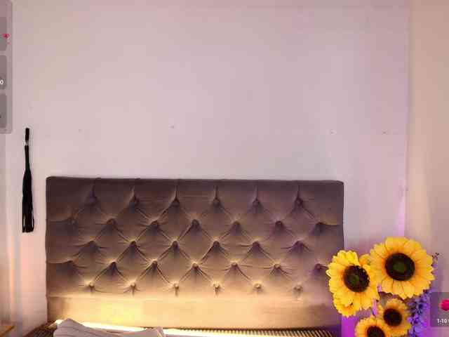 EmilyandTripsy webcam